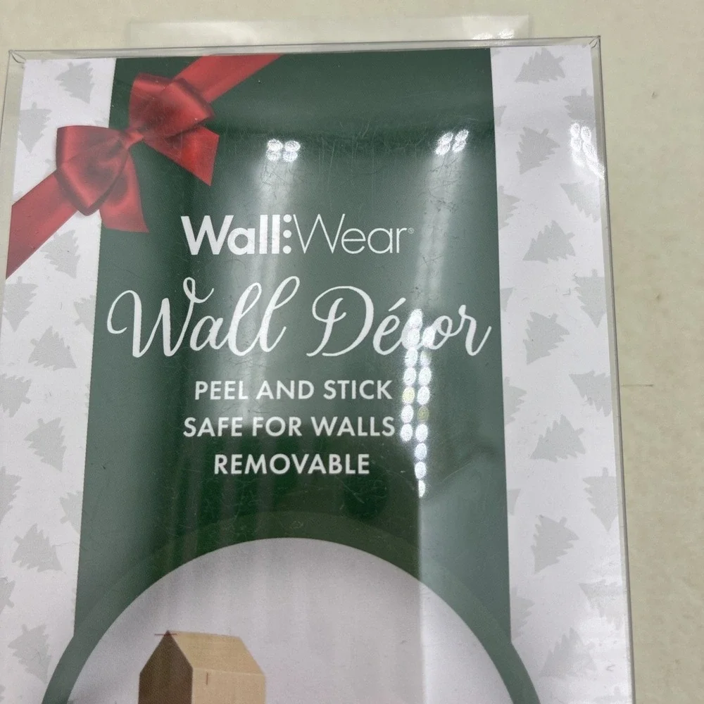 WallWear Christmas Garland Border Wall Decals Peel & Stick Holly Berry 3 Sheets